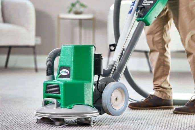 carpet cleaning tech